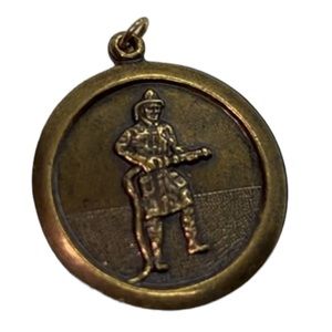 FIRE FIGHTER FIRE MAN ROUND PENDANT CHARM